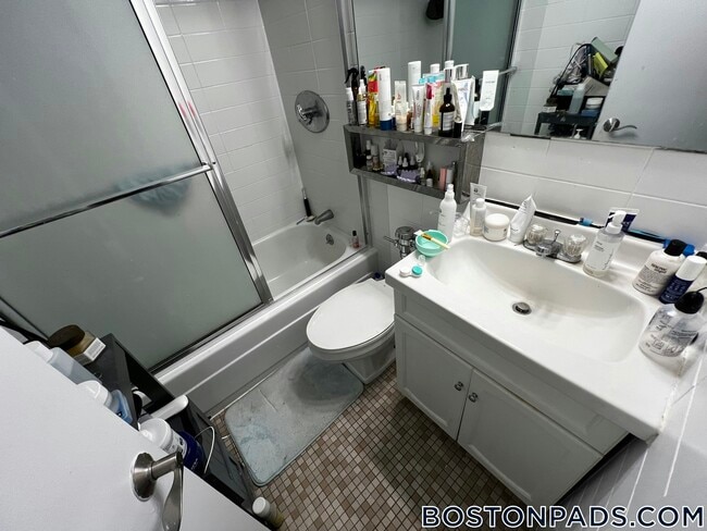 62 Boylston St Unidad L05