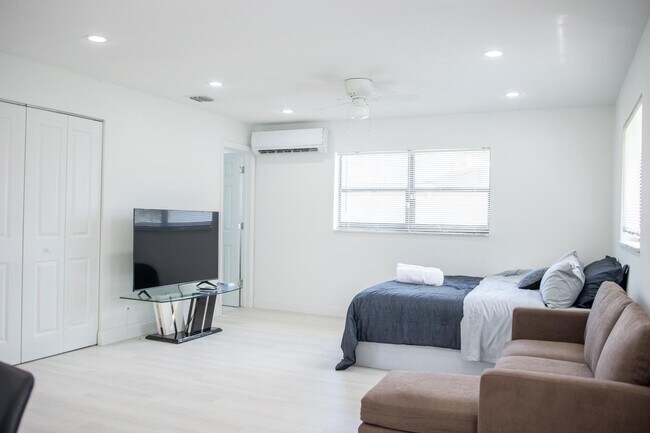 Photo - 320 NW 4th Ave