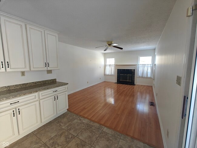 Photo - 1157 Aqueduct Way