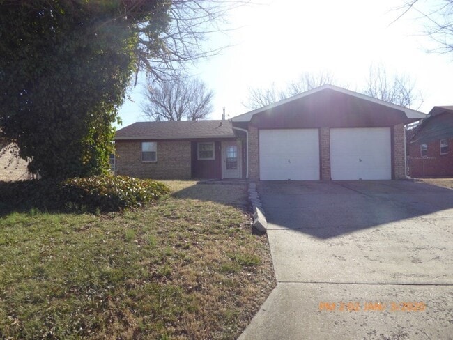 Photo - 111 NE Cimarron Trail