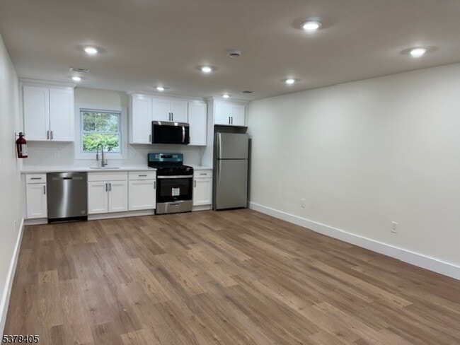 Building Photo - 12 Adalist Ave Rental