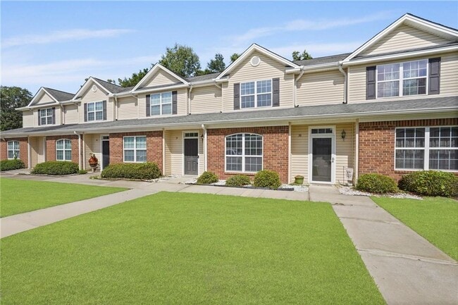 Photo - Spacious 3-Bedroom Townhouse in Prime Savannah Location, Move-in Special: FREE RENT for December!!