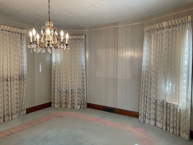 Photo - Cute & Retro 3 Bedroom Home in Midtown w/ Garage!