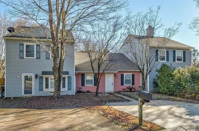 Photo - 290 Westland Way SW