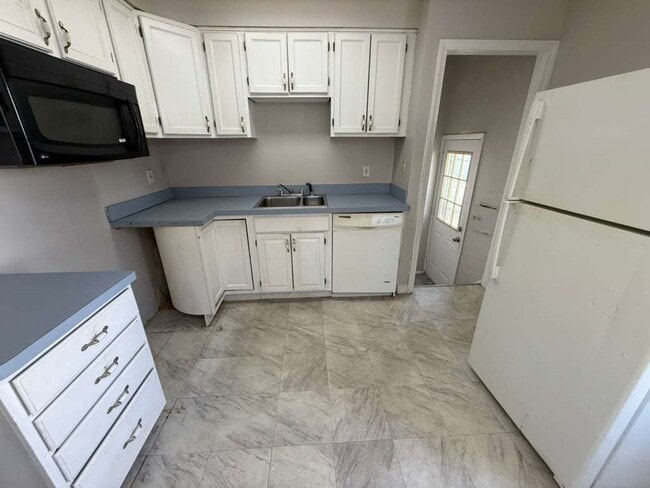 Photo - 2-BED, 1 BATH BEAUTIFUL SINGLE- FAMILY HOME IN MAPLE HEIGHTS!