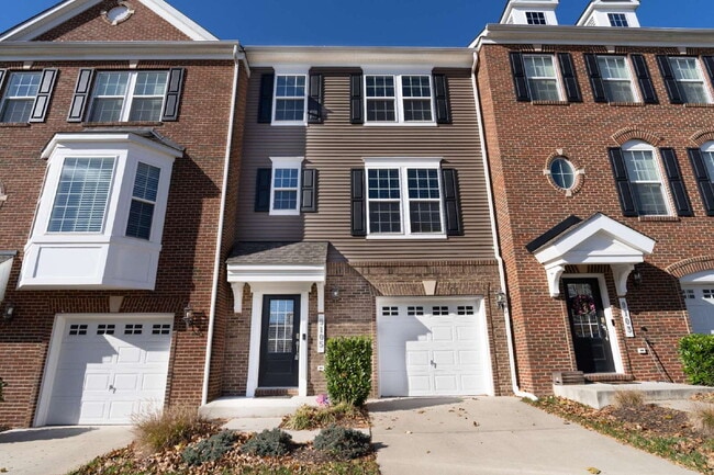 Building Photo - 4BD/3.5BA Fabulous Upper Marlboro Townhome