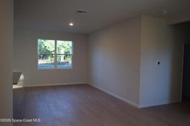 Photo - 717 Spoonbill St