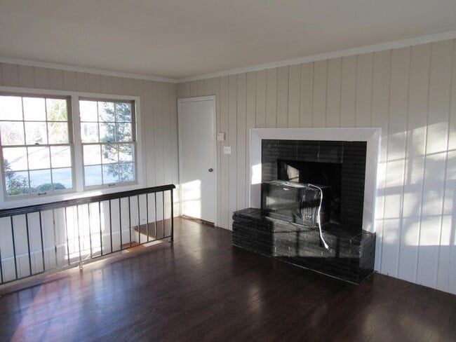 Photo - Charming 2 bedrooms and 1 bath home located on Sagamore Rd in Leawood, KS