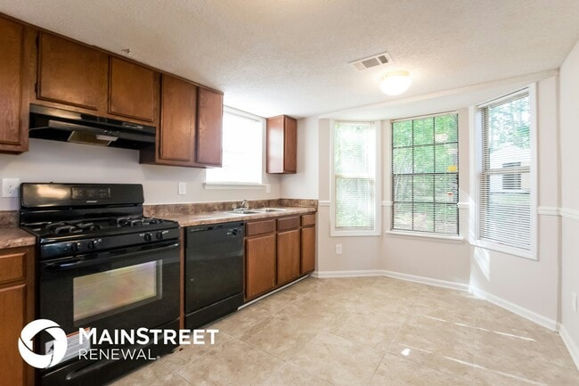 Photo - 979 Brandon Hill Way