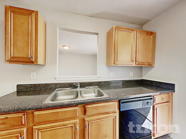 Photo - 205 Oak Terrace Dr