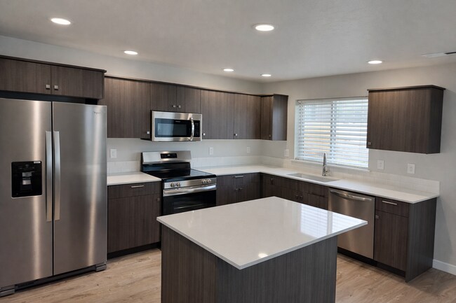 Photo - 812 Strike Eagle St