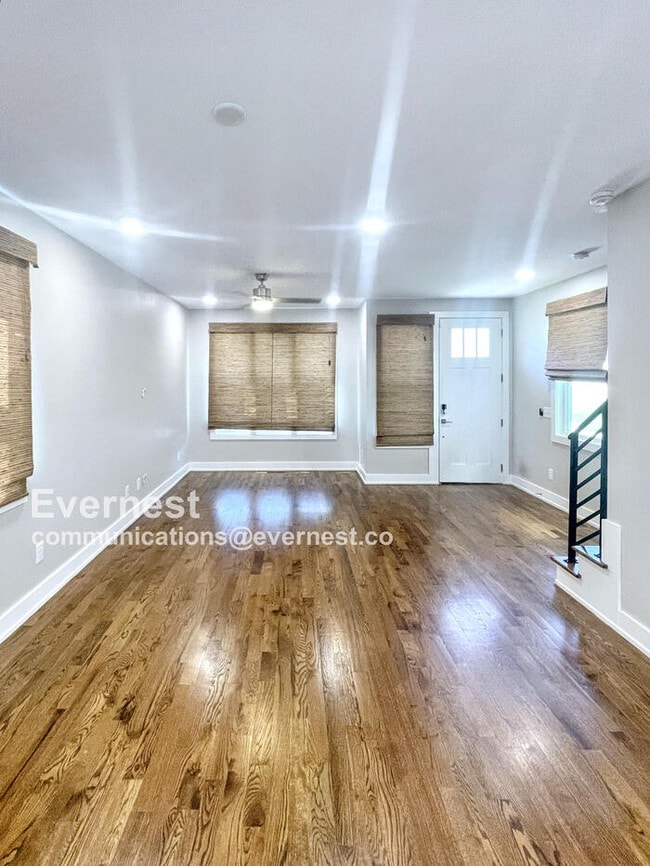 Photo - 2116 Courtney Ave
