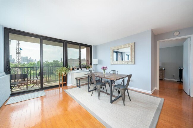 Photo - 700 Grove St Unit 6M