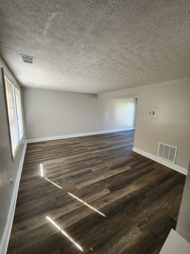 Photo - 121 Mallard Ct
