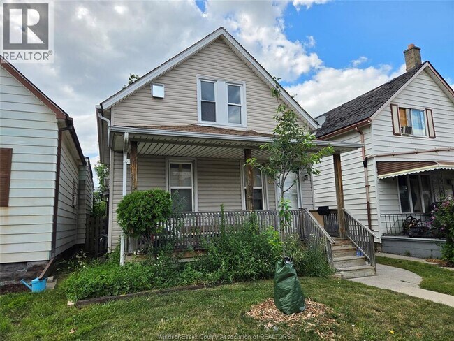 Photo - 456 Elliott St E