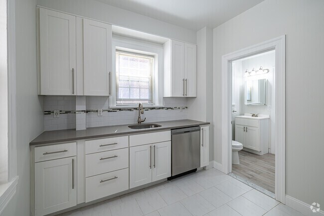 1BR, 1BA w/Dining Area - 700SF - Kitchen