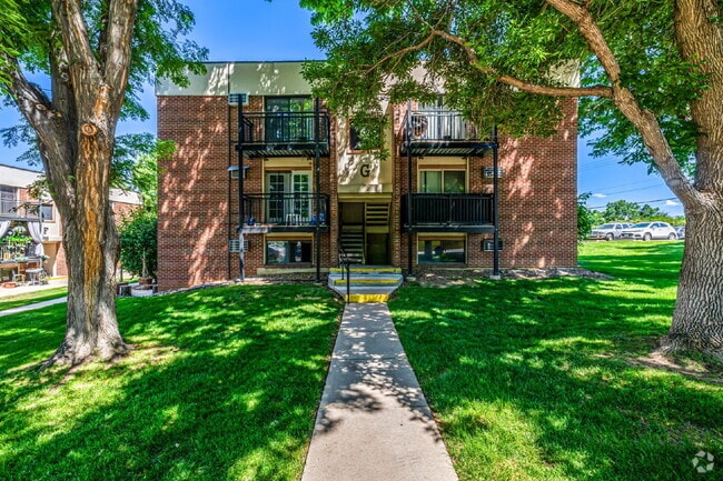 Building Photo - Freshly updated Two bed one bath for rent Unit #22-G Rental