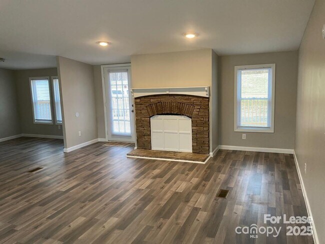 Photo - 1030 McKay Rd