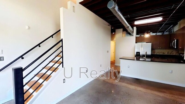 Photo - 800 Academy St