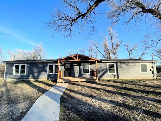 4 bed, 2 bath, updated - 4 bed, 2 bath, updated House