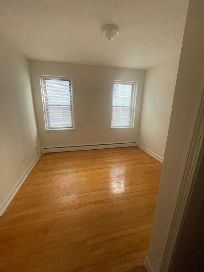 Photo - Huge 1 bed unit located near the Commuter Rail and the Green Line.