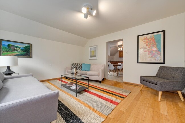 Photo - 1720 N St Louis Ave Unidad 2
