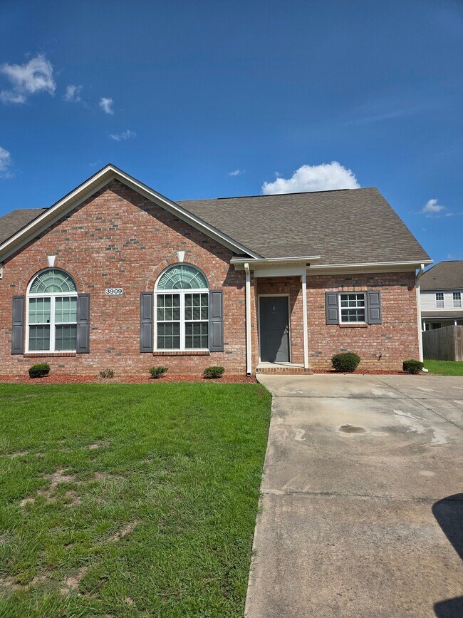 Building Photo - 3909 Granada Dr
