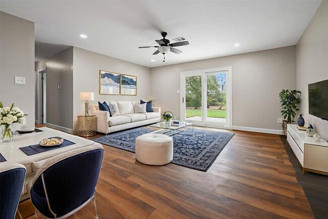 Photo - 209 Moss Hill Ln