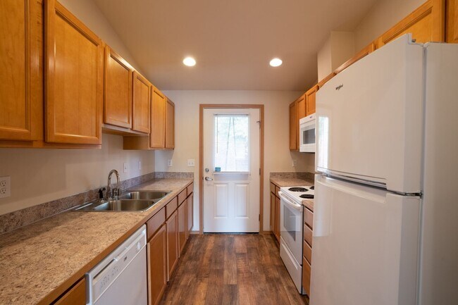 Photo - 3 BEDROOM TOWNHOME IN ARLINGTON
