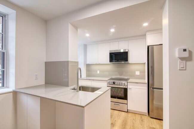 Photo - 3421 Rue Durocher Unit 103