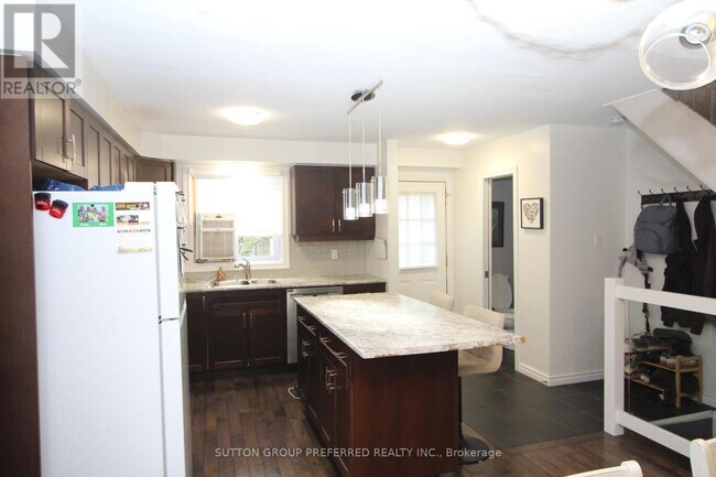 Photo - 230 Clarke Rd