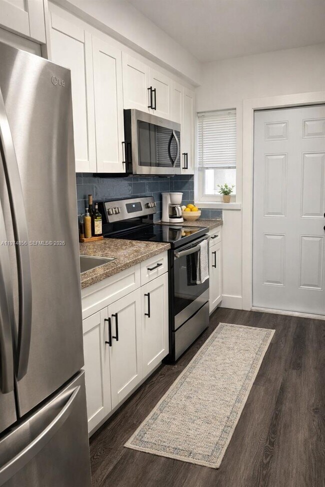 Building Photo - 3551 SW 10th St Unit 8A