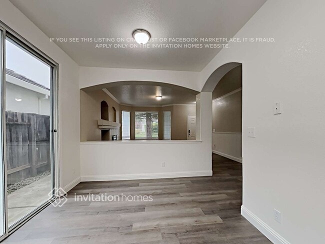 1949 Lindsay Dr