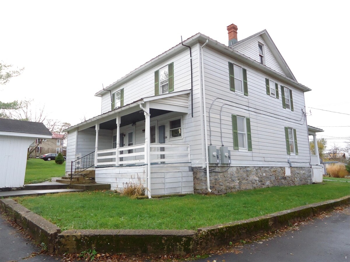 Photo - 2432 W 1st St