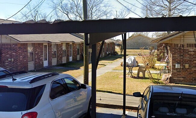 Photo - 425 Memorial Dr