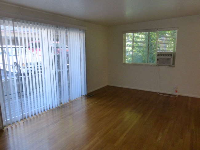 Photo - 475 N St E Unit Apt 5