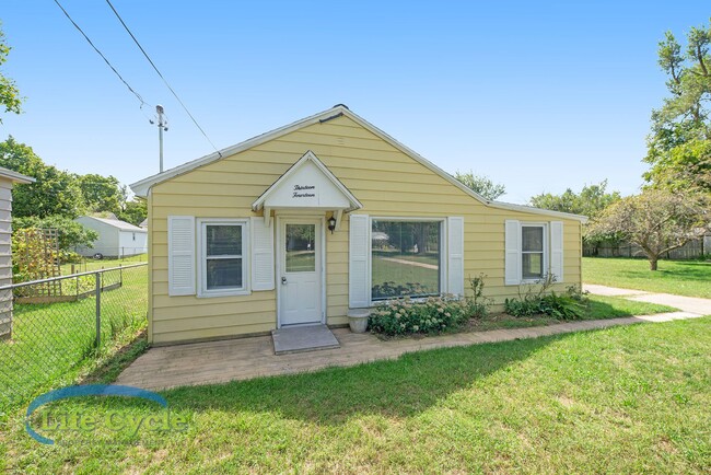 Photo - 1314 Beechwood St NE
