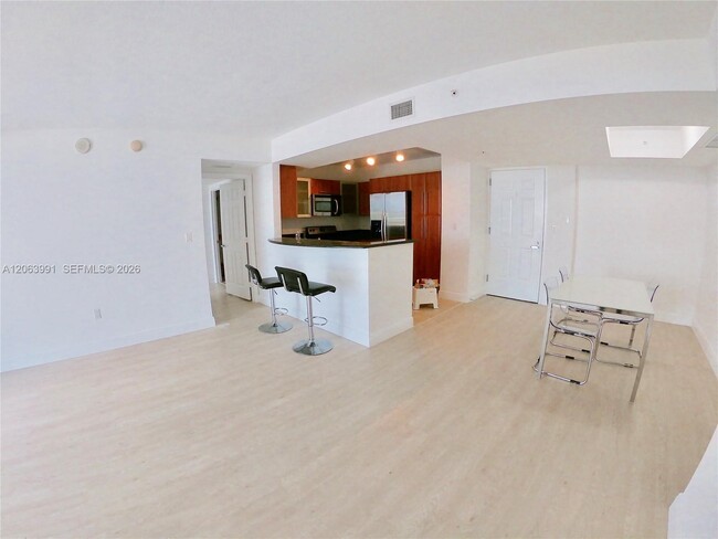 Building Photo - 3232 SW 22nd St Unit 1708