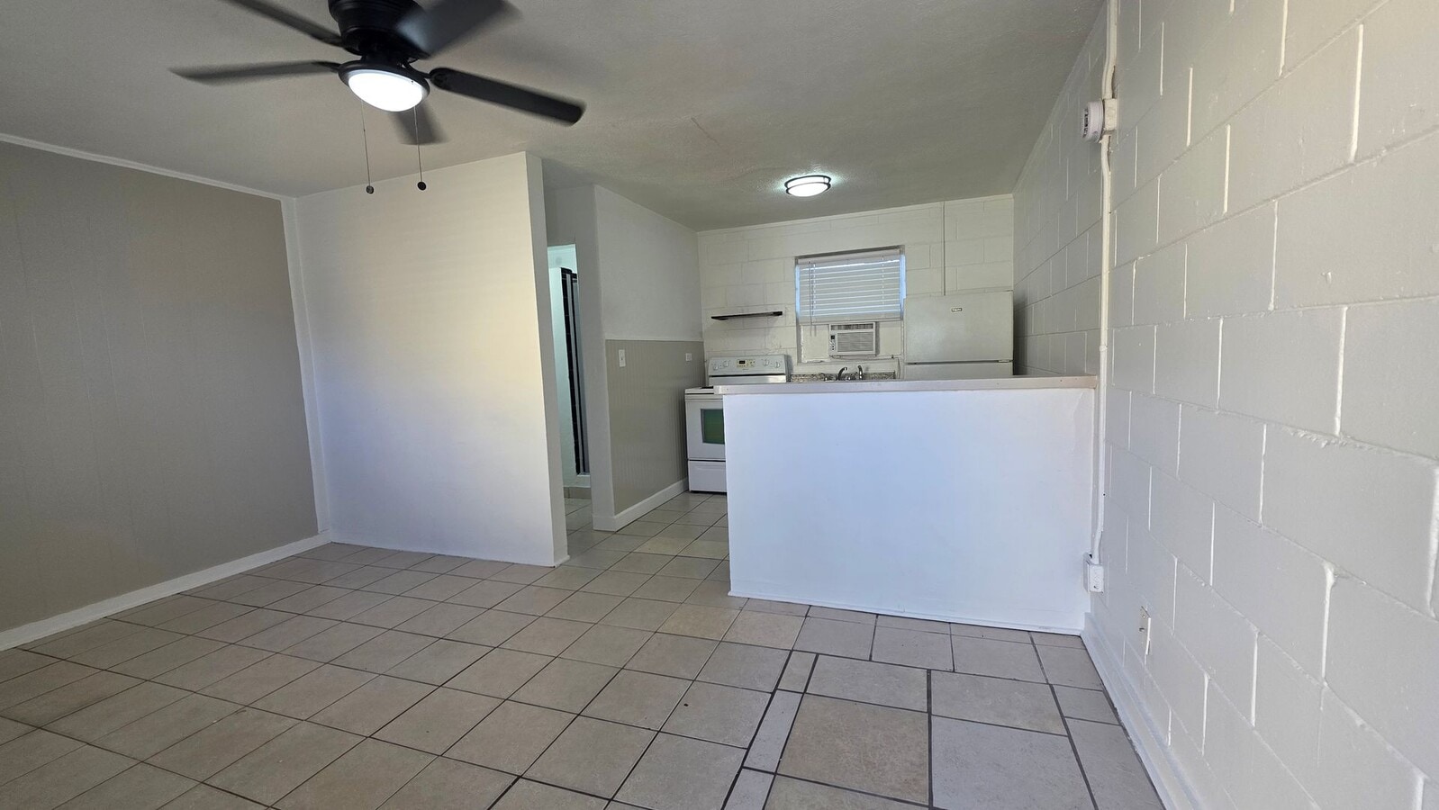 Photo - Studio Apartment Unit 319-3