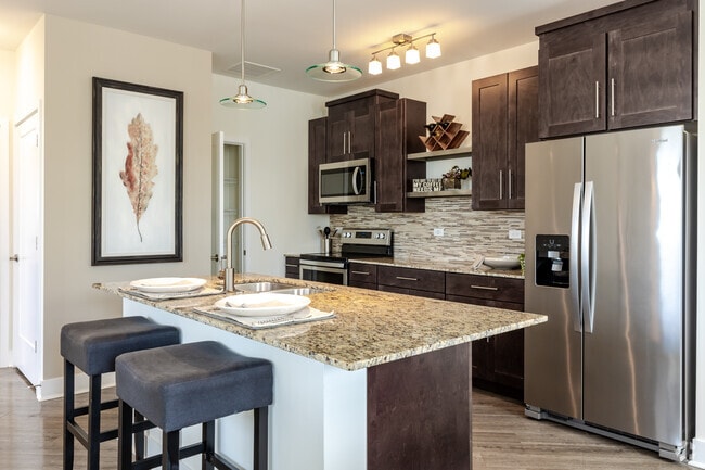 2BR, 1BR - Kitchen/Dining