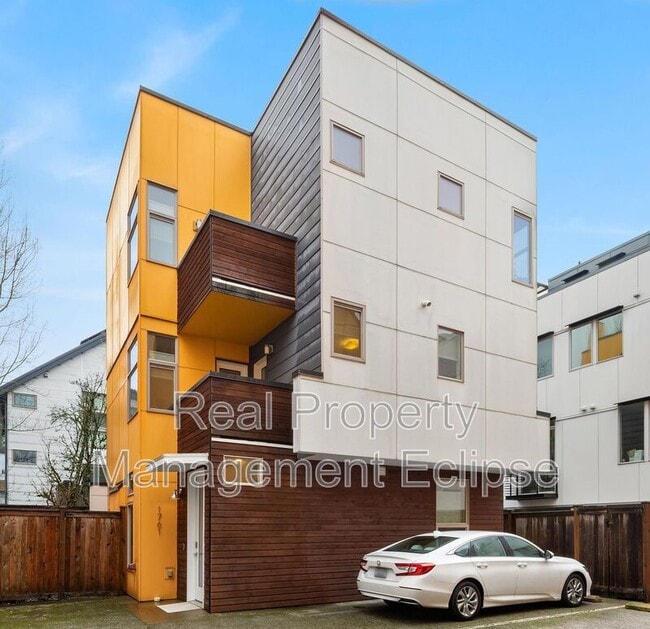 Building Photo - 1761 19th Ave S