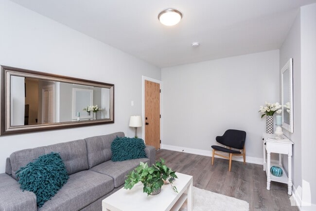 437 W Belden