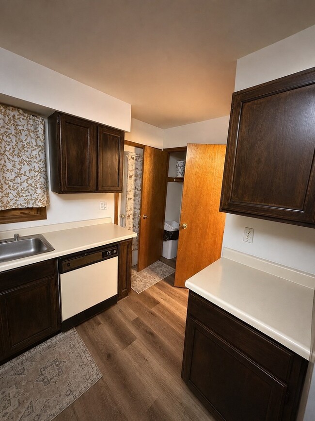 Photo - 529 Walnut St
