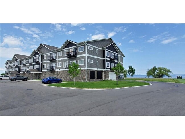 Photo - LAKE VIEW- 3 Bedroom Condo Unit 115