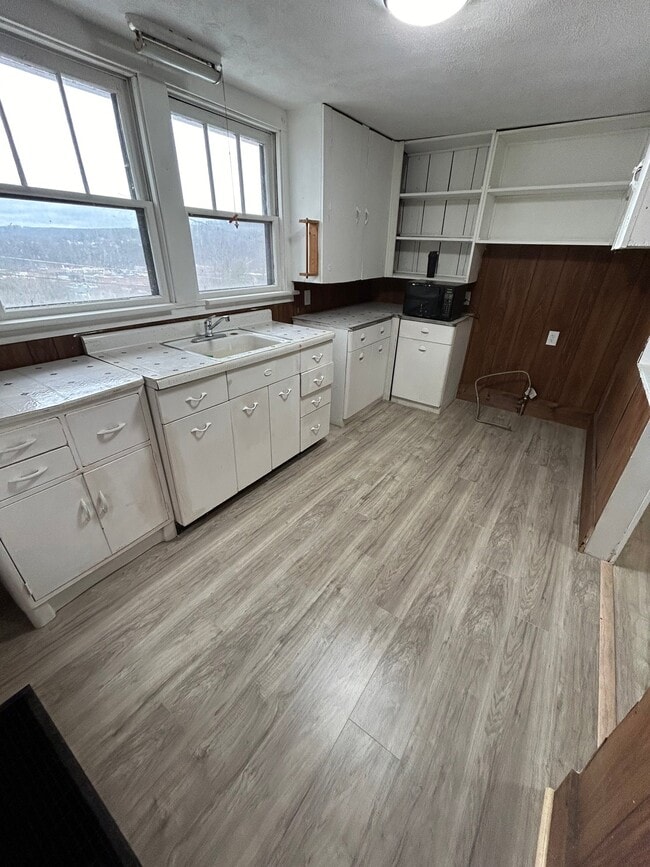 Photo - 1341 Sassafrass St