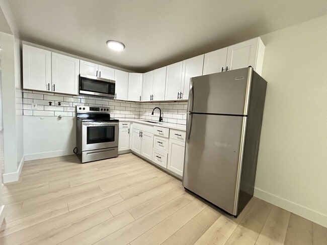 Photo - Beautiful 2 Bedroom 1 Bathroom Apartment *... Unit 1801-2
