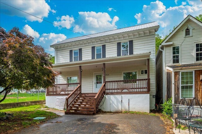 Building Photo - Walk to the Potomac River, Appalachian Trail, Great American Rail Trail, and the C&O National His...