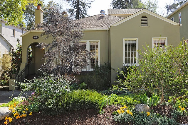 frente a casa - 719 Jean St