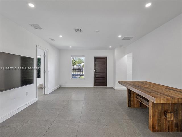 Photo - 340 NW 45th St