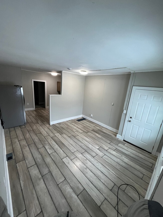 Photo - 106 N Main St